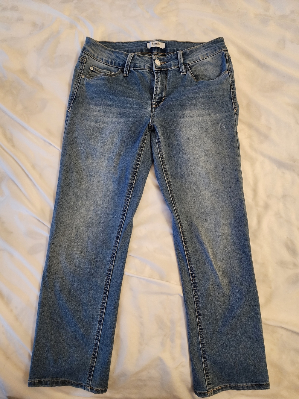 Kensie Straight-Leg Jean Capris in Medium Blue Wash